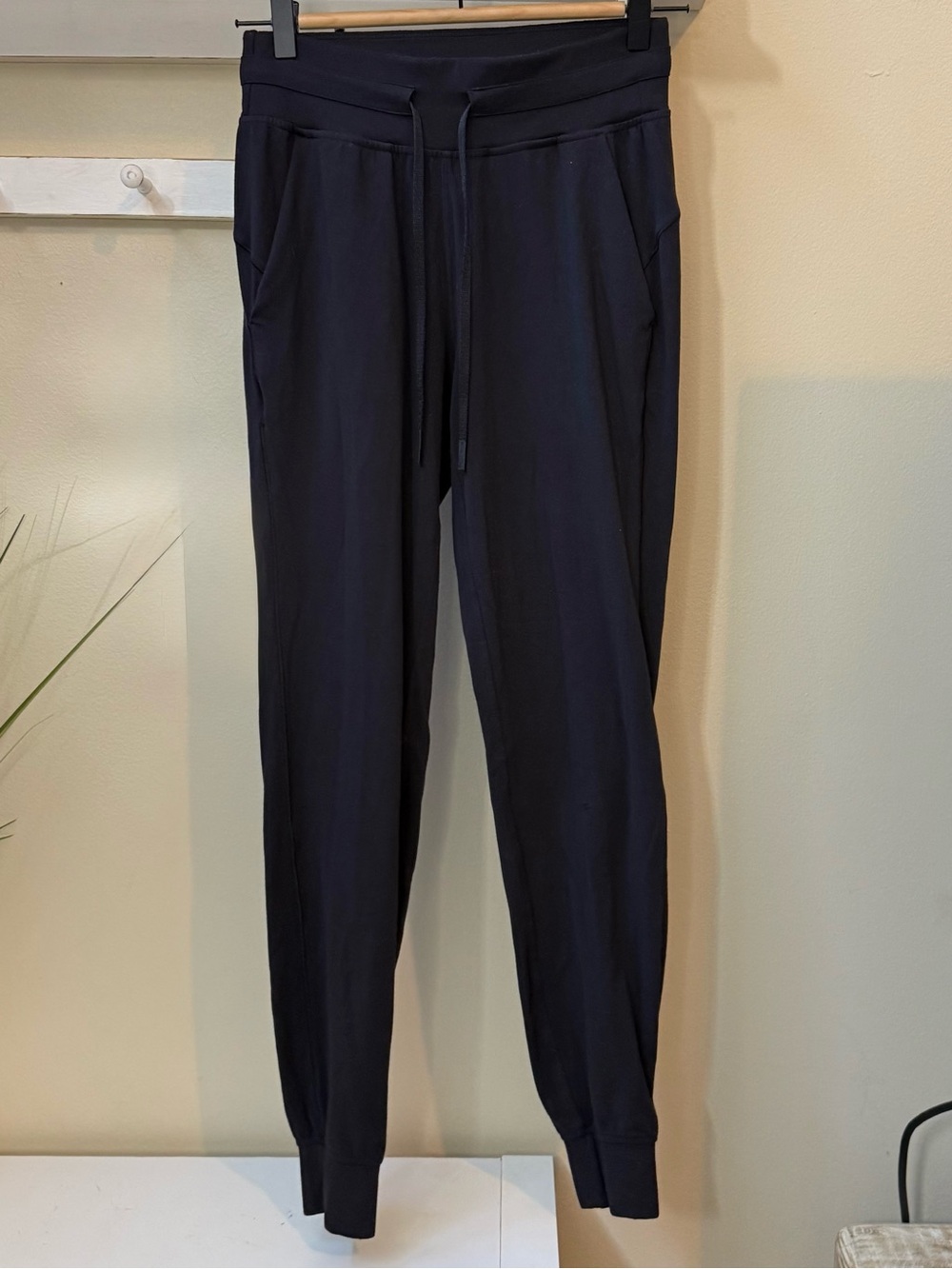 Lululemon Black Ready To Rulu Sweatpants Jogger  Size 4 & approx 29" Inseam
